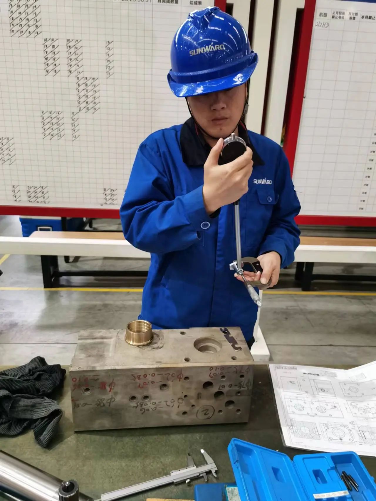 看球友会体育-球友会体育（中国）官方在线
工匠们如何用一双巧手“拿捏”工作、创造“奇迹”