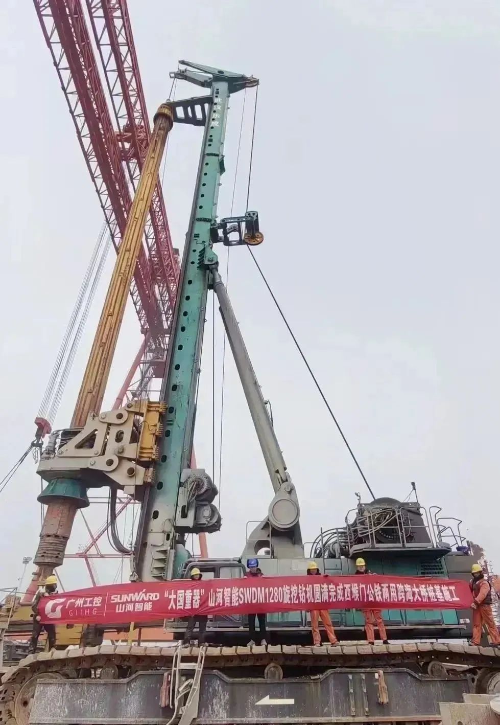 全面告捷！球友会体育-球友会体育（中国）官方在线
智能超级旋挖钻机圆满完成甬舟铁路西堠门公铁两用大桥桩基施工任务
