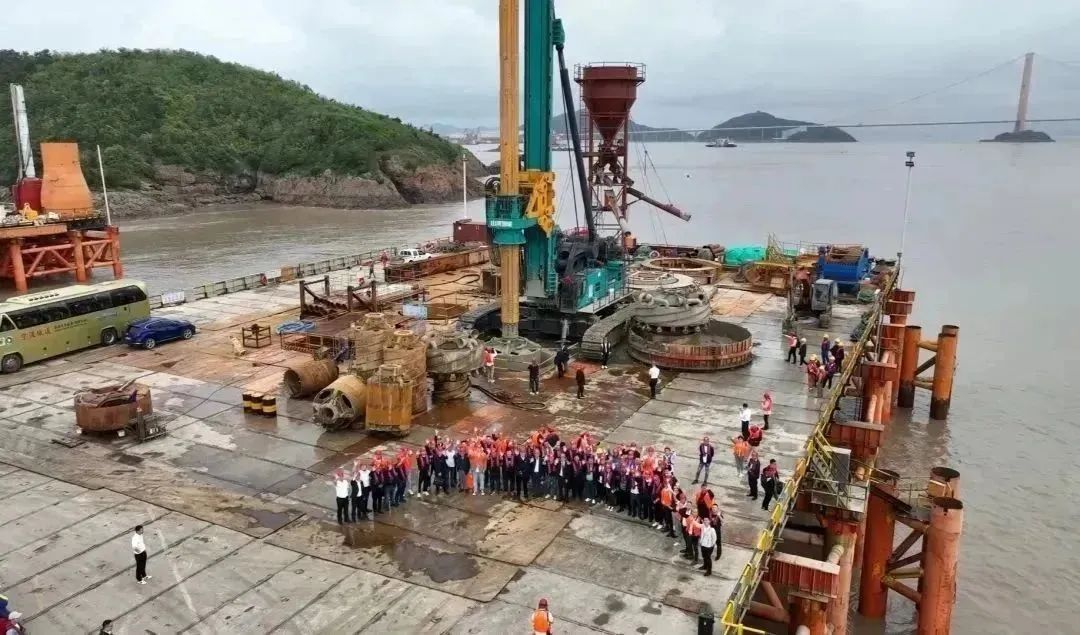 全面告捷！球友会体育-球友会体育（中国）官方在线
智能超级旋挖钻机圆满完成甬舟铁路西堠门公铁两用大桥桩基施工任务