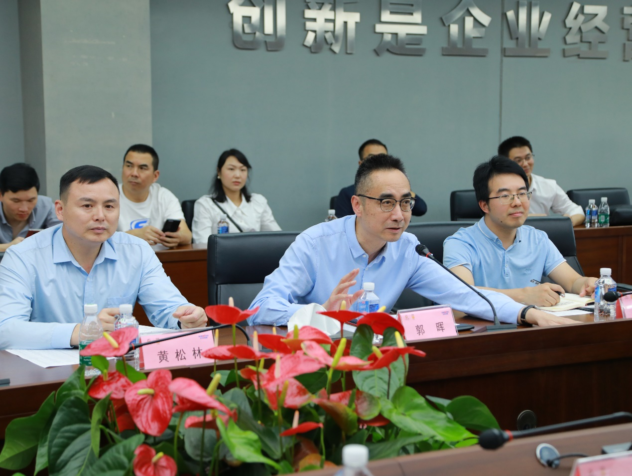 湘潭市工信局带队莅临球友会体育-球友会体育（中国）官方在线
智能开展智能制造现场观摩交流活动