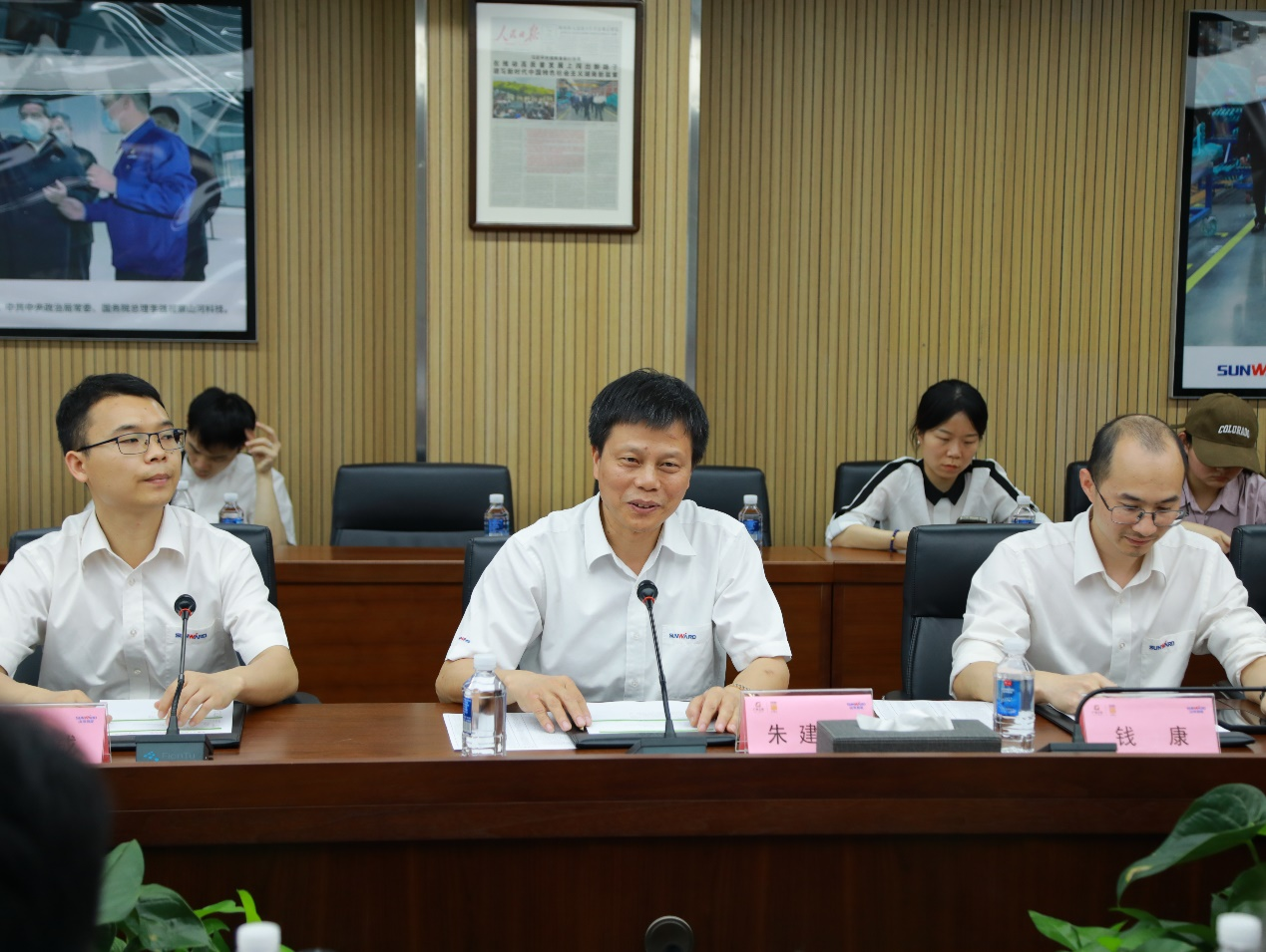 湘潭市工信局带队莅临球友会体育-球友会体育（中国）官方在线
智能开展智能制造现场观摩交流活动