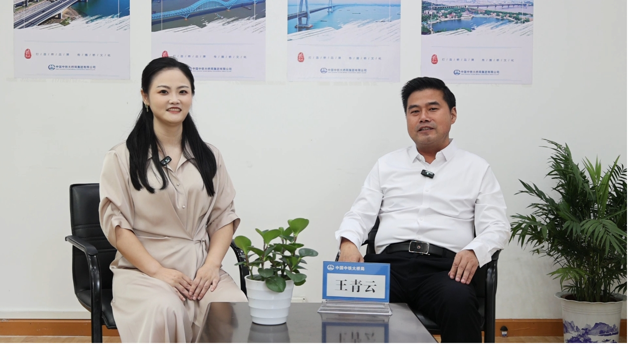 先导式创新,再推电动新品!球友会体育-球友会体育(中国)官方在线
智能SWDM520EE增程式旋挖钻机推介会成功举办