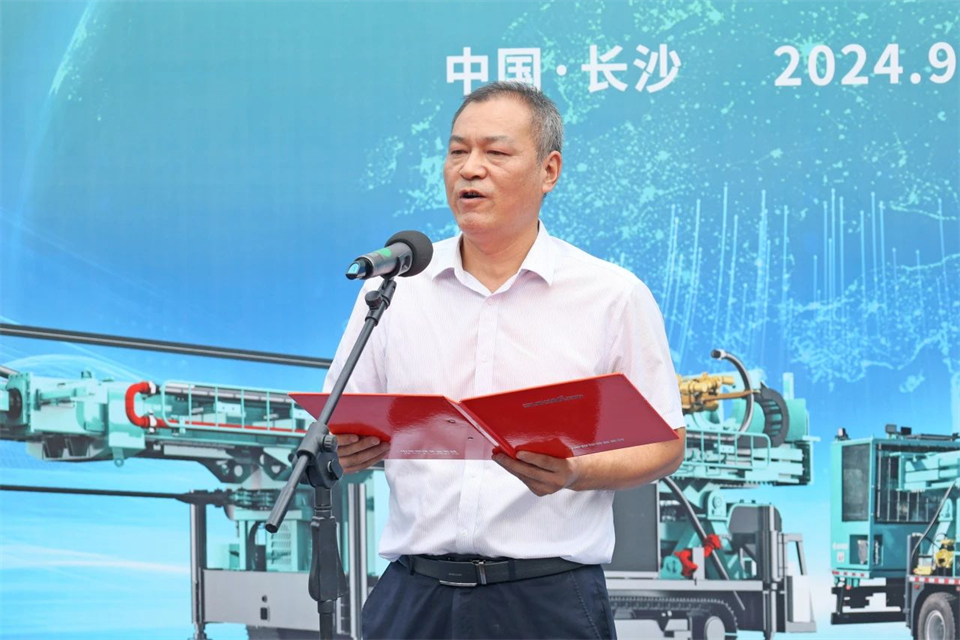 引领绿色科技新篇章！球友会体育-球友会体育（中国）官方在线
智能新能源钻机成功交付