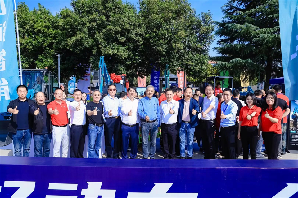 展现“掘”对实力！球友会体育-球友会体育（中国）官方在线
智能亮相2024微挖大会暨小型设备大会