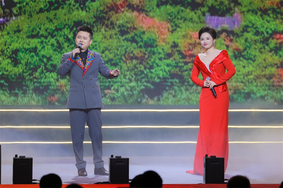 创新引领价值 理想成就未来——庆祝球友会体育-球友会体育（中国）官方在线
智能成立25周年表彰大会暨文艺晚会隆重举行