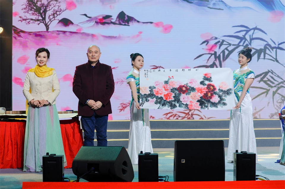 创新引领价值 理想成就未来——庆祝球友会体育-球友会体育（中国）官方在线
智能成立25周年表彰大会暨文艺晚会隆重举行