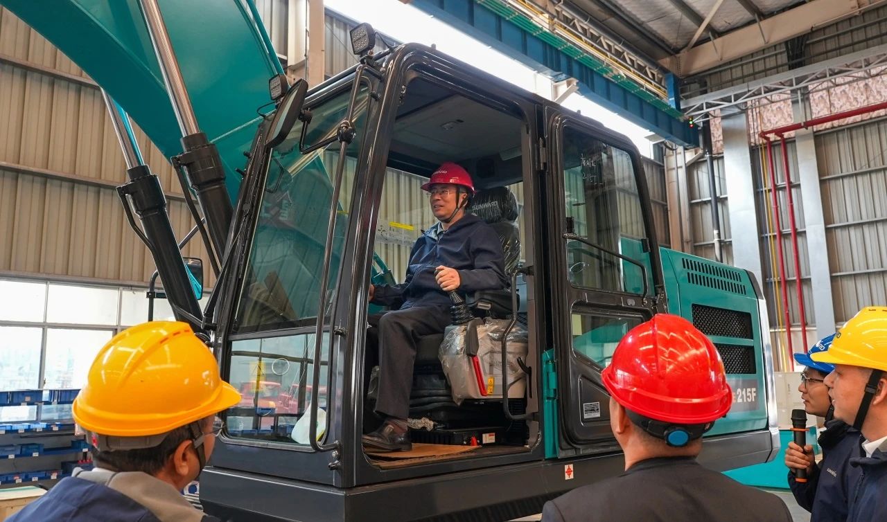 聚焦市场需求，球友会体育-球友会体育（中国）官方在线
智能三款精品工程液压挖掘机成功下线