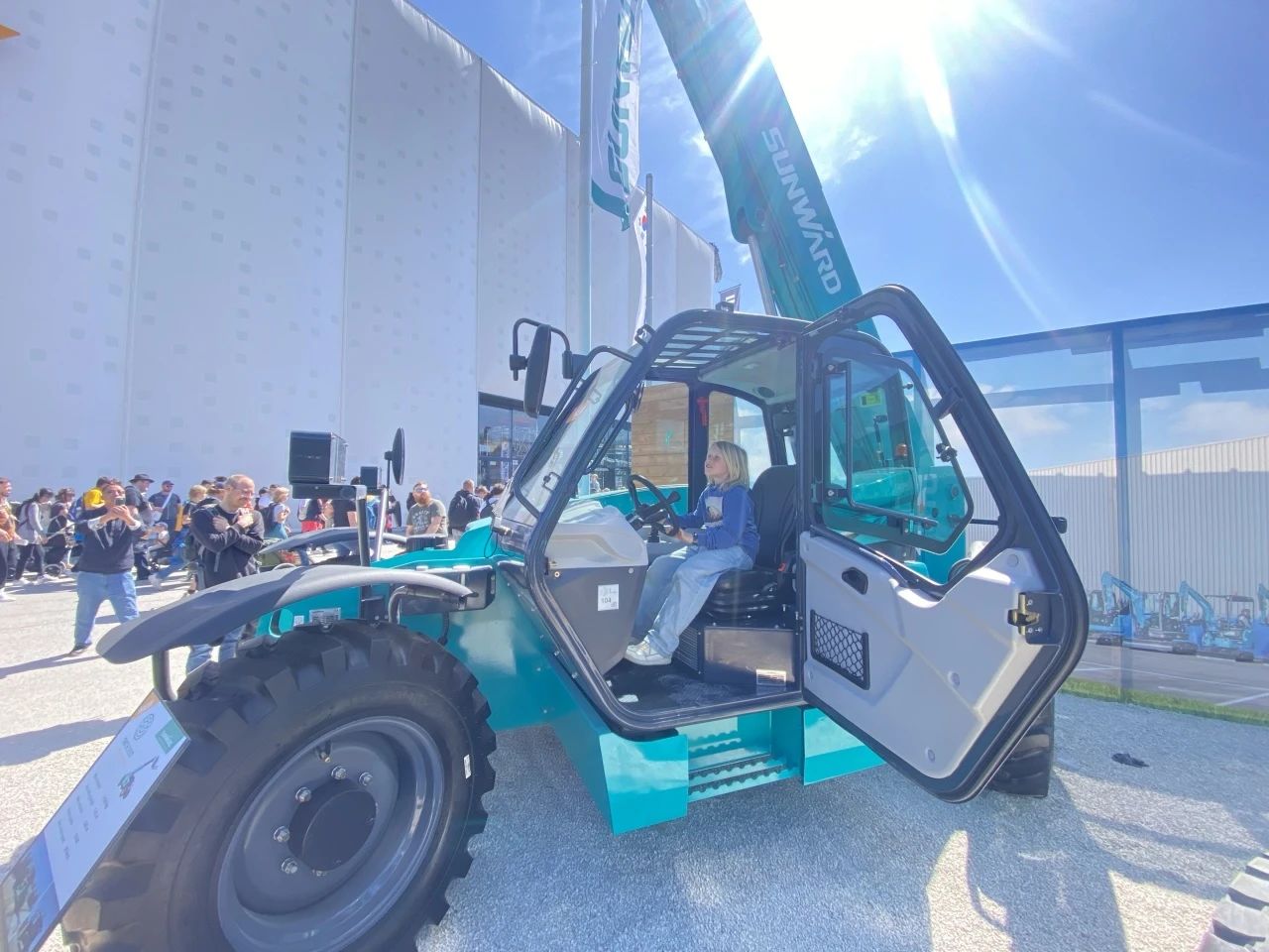 球友会体育-球友会体育（中国）官方在线
智能高空机械闪耀Bauma 2025！ 新能源技术与创新产品获全球瞩目