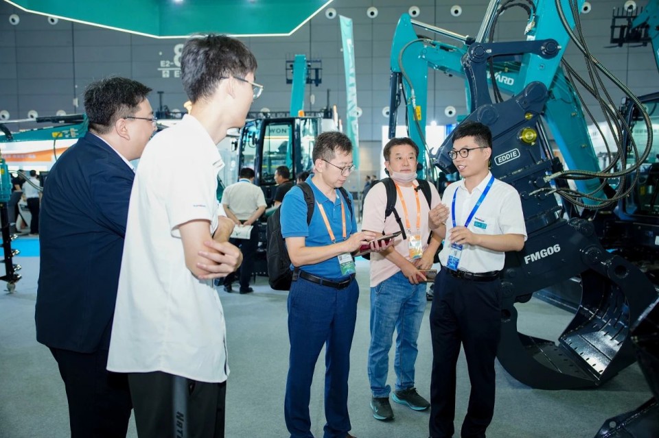 2025 CICEE | 从单一工具迈向多元化解决方案，球友会体育-球友会体育（中国）官方在线
智能呈现非凡挖掘机风采
