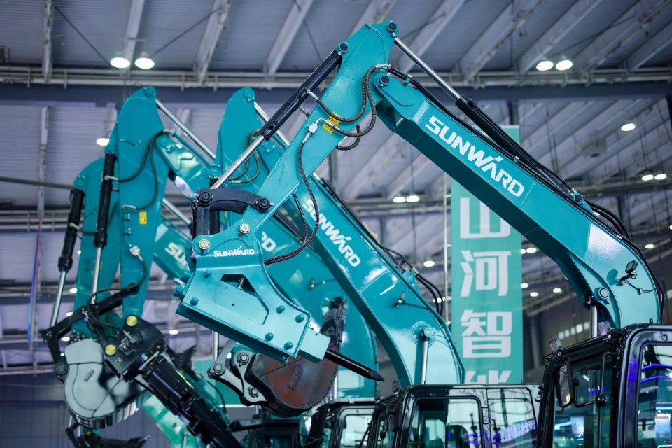 2025 CICEE | 从单一工具迈向多元化解决方案，球友会体育-球友会体育（中国）官方在线
智能呈现非凡挖掘机风采