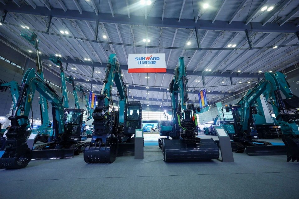 2025 CICEE | 从单一工具迈向多元化解决方案，球友会体育-球友会体育（中国）官方在线
智能呈现非凡挖掘机风采