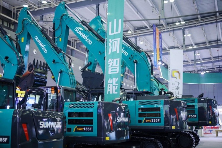 2025 CICEE | 打造极致精品化，球友会体育-球友会体育（中国）官方在线
智能挖掘机“圈粉”长沙展