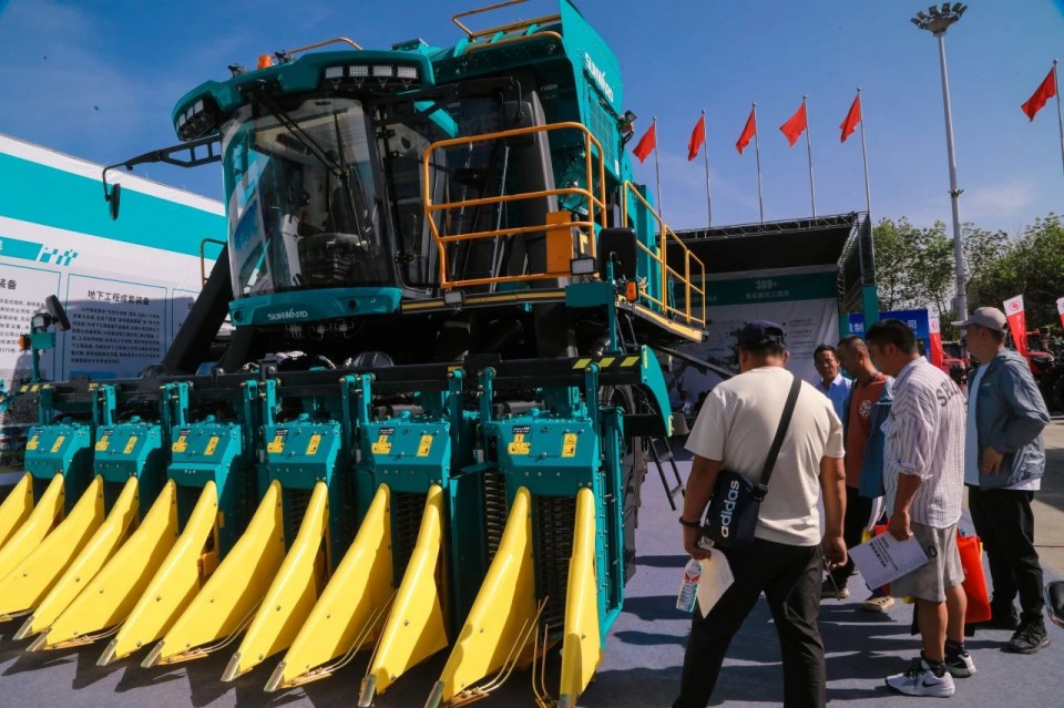 球友会体育-球友会体育（中国）官方在线
智能亮相2025新疆国际农业机械博览会