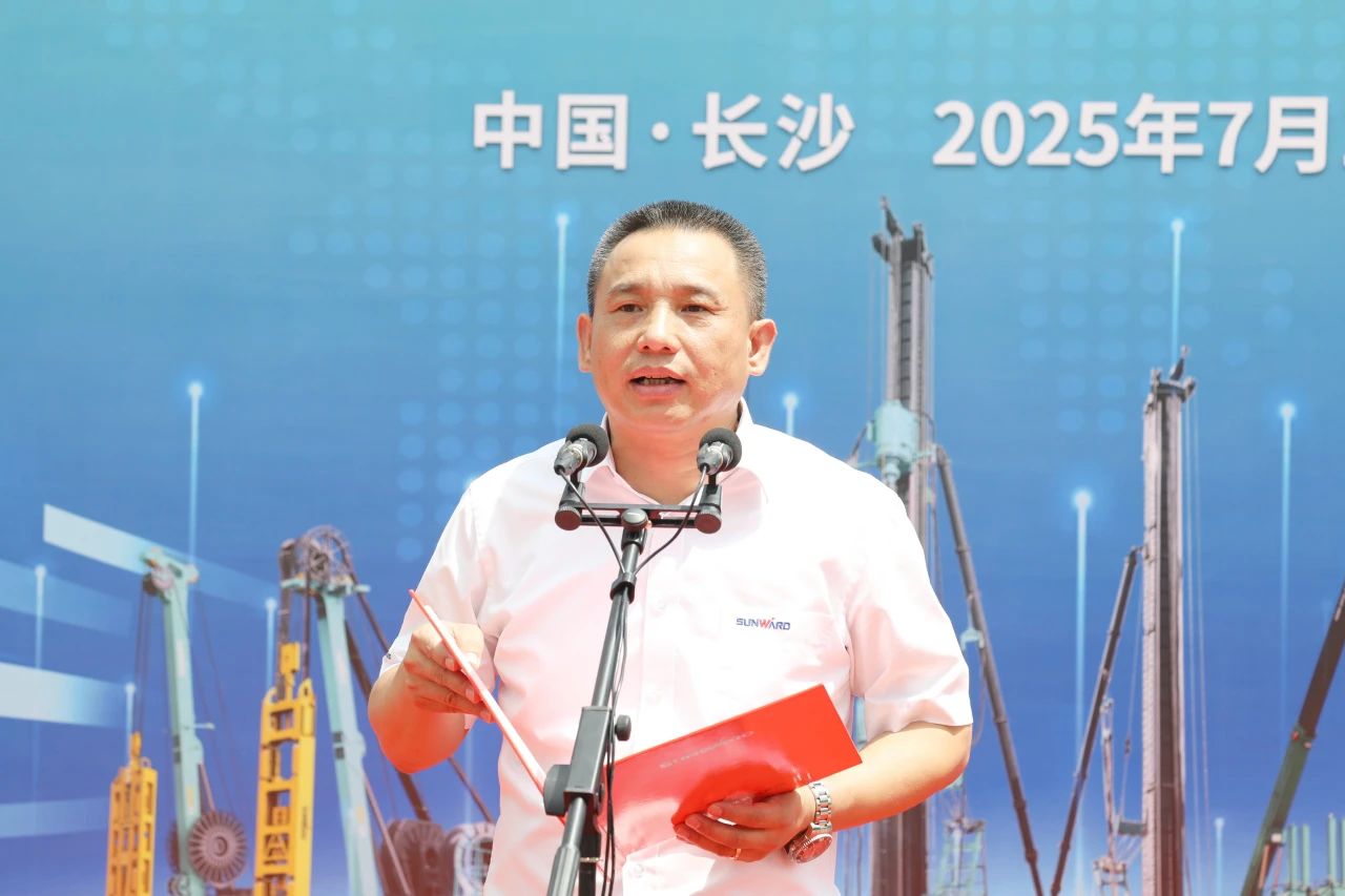 “破纪录王者”再出征！球友会体育-球友会体育（中国）官方在线
智能SWDM800旋挖钻机成功交机