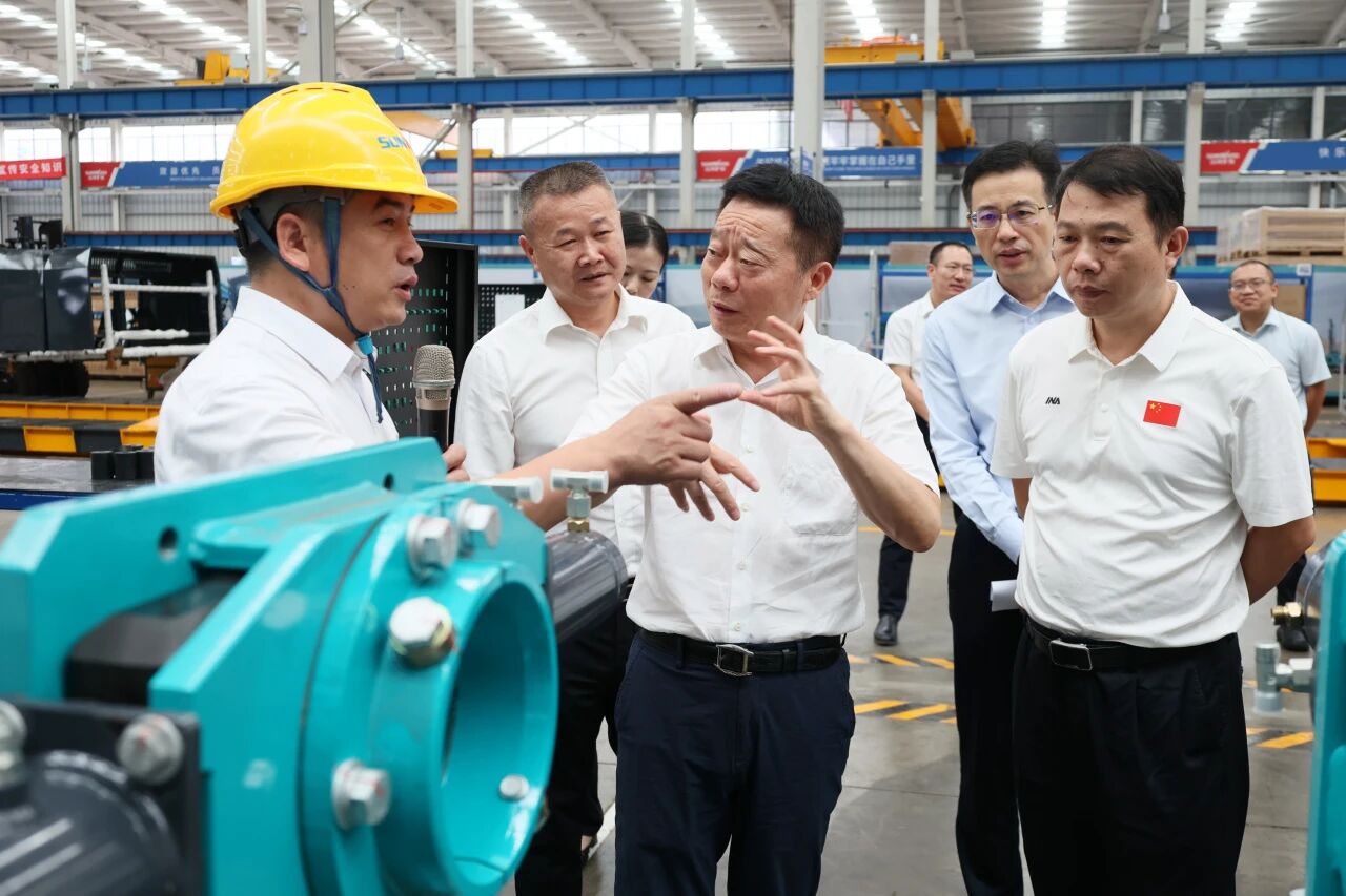 湖南省政协副主席、省工程机械产业链链长何寄华调研球友会体育-球友会体育（中国）官方在线
智能
