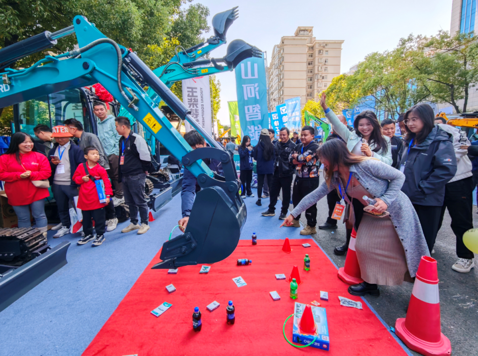 球友会体育-球友会体育(中国)官方在线
智能微挖“天团”闪耀武汉,引领绿色施工潮流