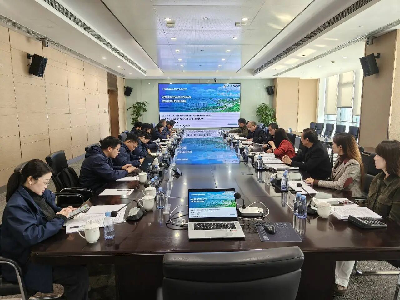 技术创新，引领行业！球友会体育-球友会体育（中国）官方在线
智能高性能臂式高空作业平台项目通过科技成果评价