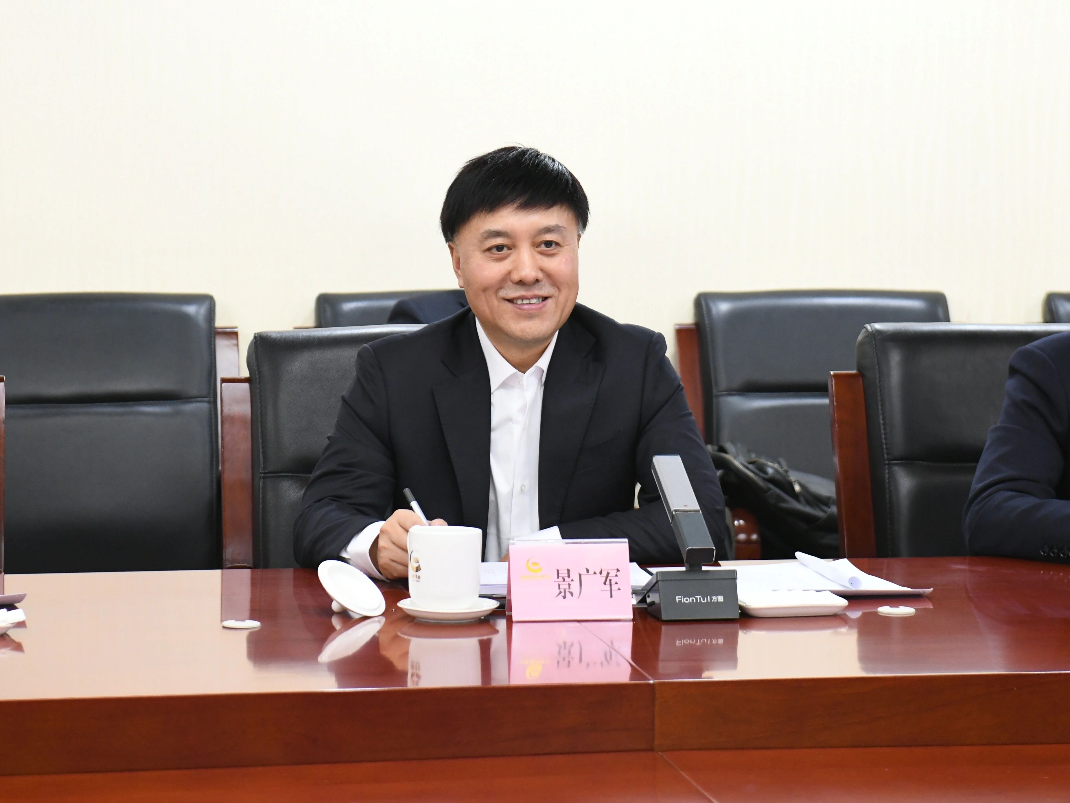 广州工控集团董事长景广军率球友会体育-球友会体育（中国）官方在线
智能团队到中国黄金集团拜访交流