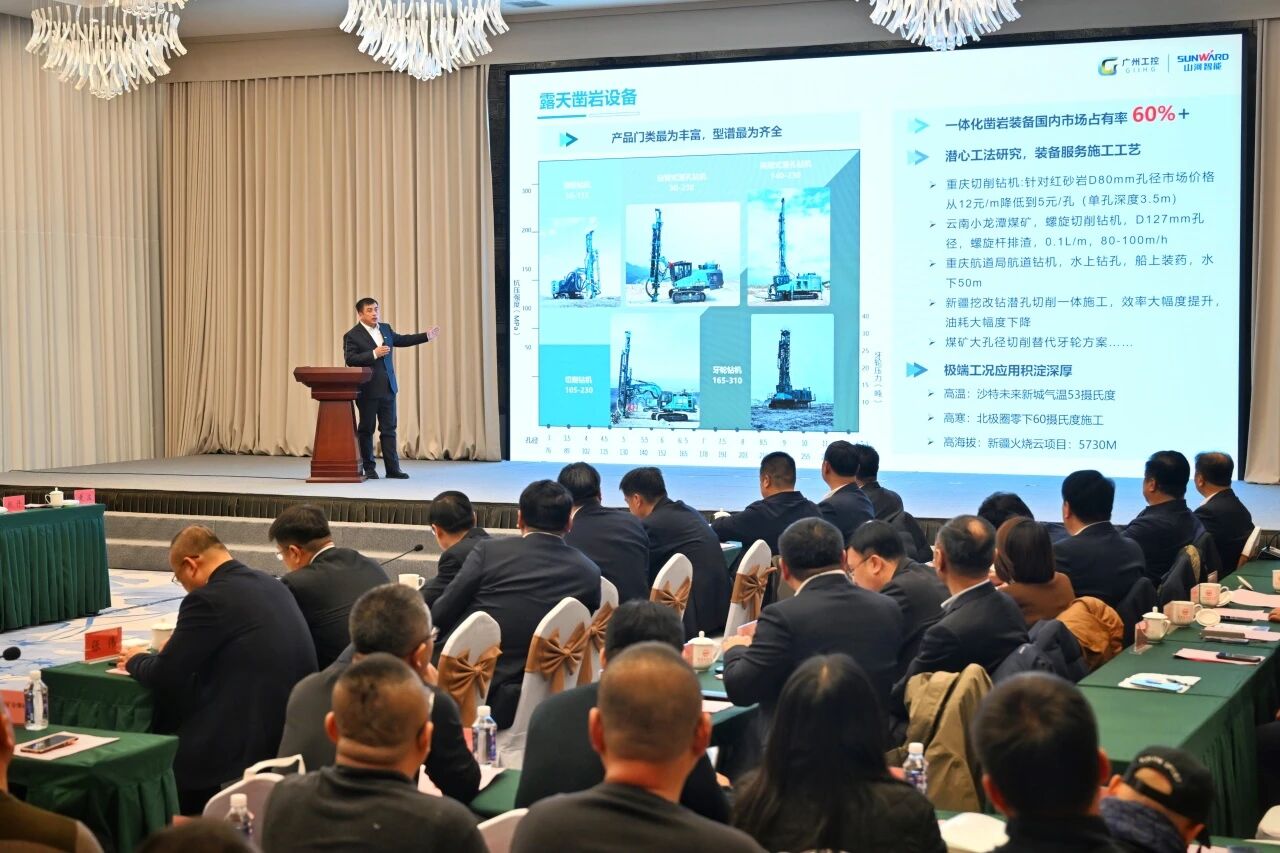 本溪市人民政府与球友会体育-球友会体育（中国）官方在线
智能签署战略合作框架协议，携手打造东北新能源矿山装备的产业高地