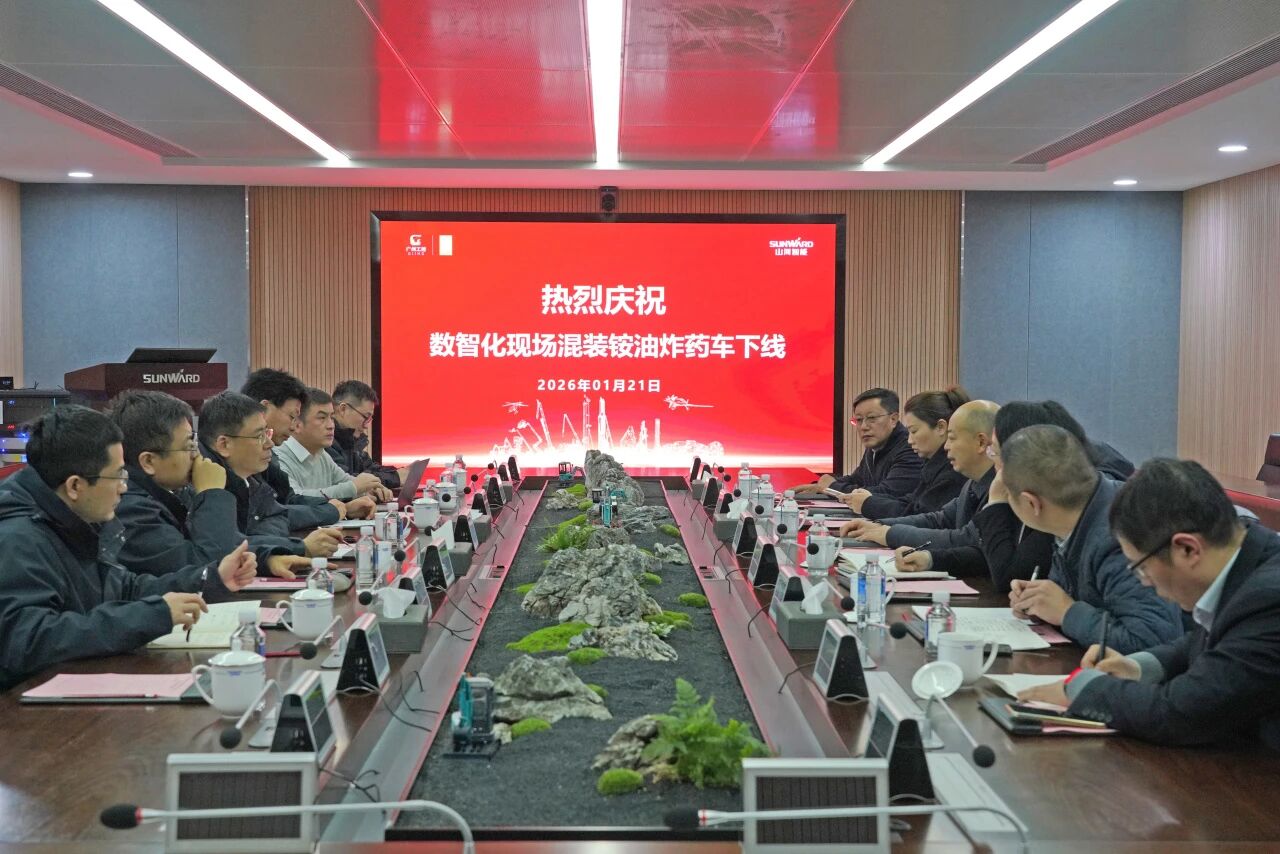 数智化现场混装铵油炸药车下线！球友会体育-球友会体育（中国）官方在线
智能与易普力携手共筑智能矿山新篇章