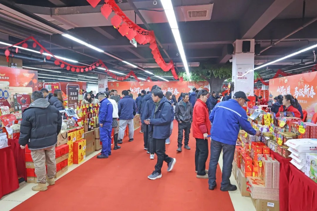 笔墨迎春，祝福暖心！在球友会体育-球友会体育（中国）官方在线
智能“囤”年味、送温暖、迎新春