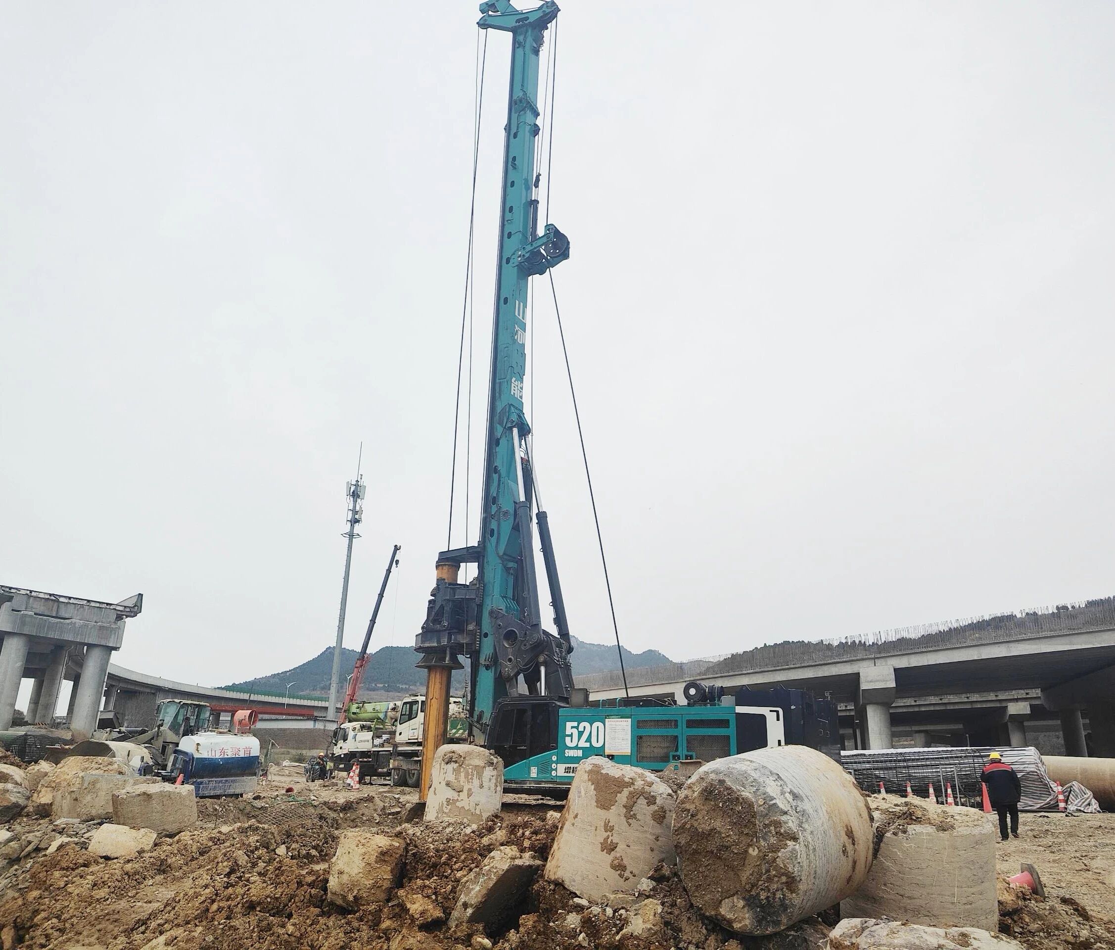 “亮剑”济南绕城改扩建项目，球友会体育-球友会体育（中国）官方在线
智能增程式电动旋挖钻机高效入岩受好评
